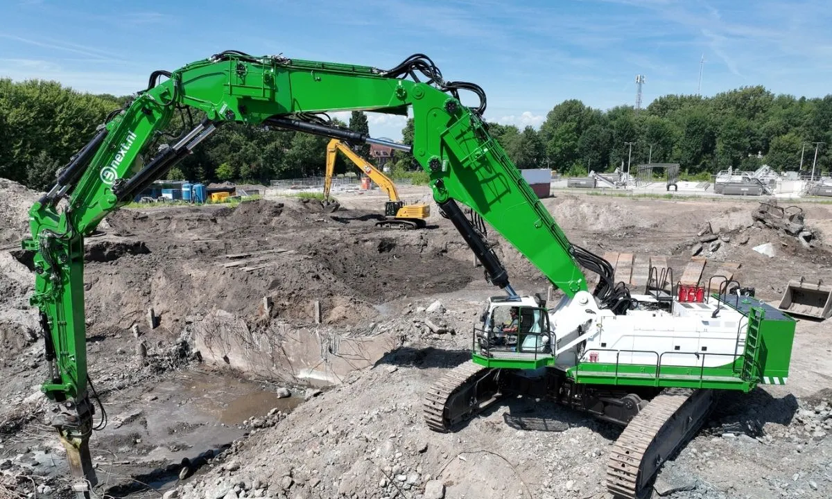 STC delivers colossal 68-metre  demolition machine to ADEX